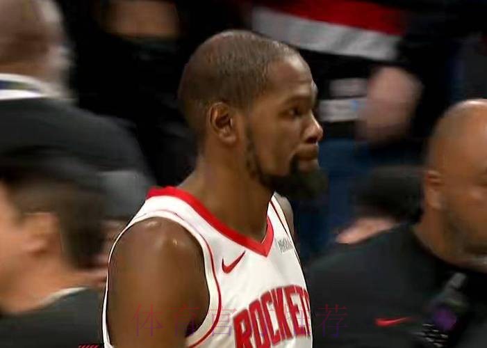 火箭连败开拓者,杜兰特总得分超越张伯伦,小贾三分球砸歪篮筐 火箭连败开拓者,杜兰特总得分超越张伯伦,小贾三分球砸歪篮筐