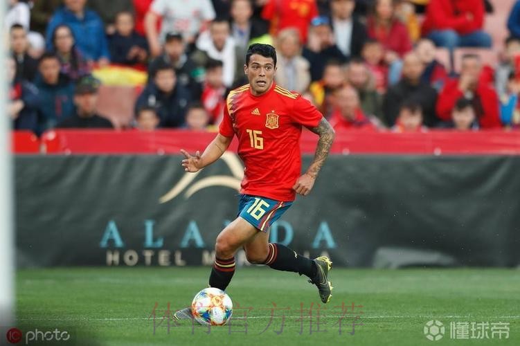 记者:皇马对葡萄牙体育后卫佩德罗-波罗并不感兴趣 记者:皇马对葡萄牙体育后卫佩德罗-波罗并不感兴趣